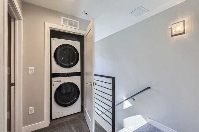 Building Photo - 5409 Allison St