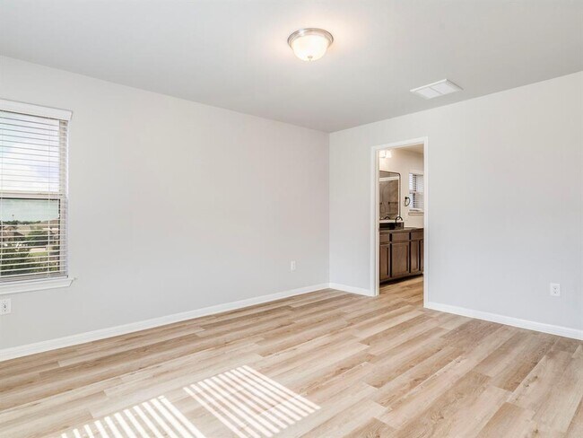 Building Photo - 424 Wapiti Rd