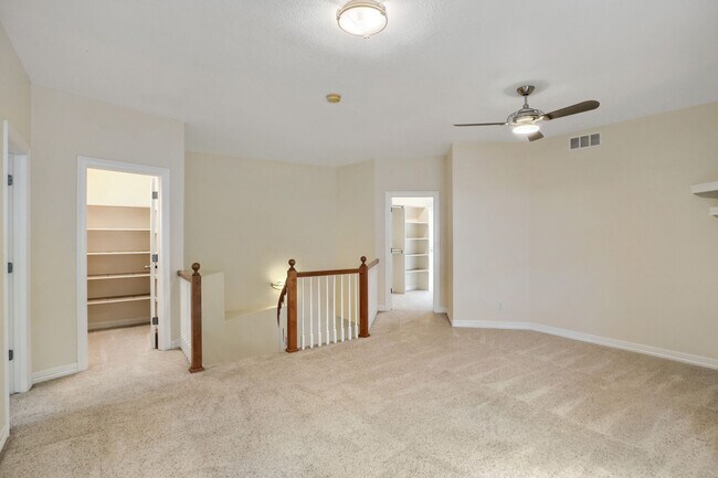 Building Photo - 692 Louis Dr