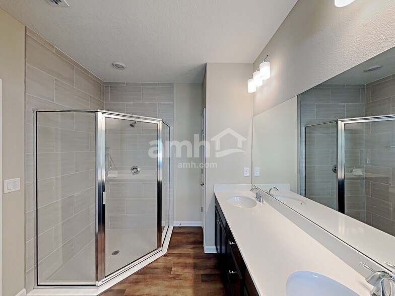 Building Photo - 245 Hemlock Pt