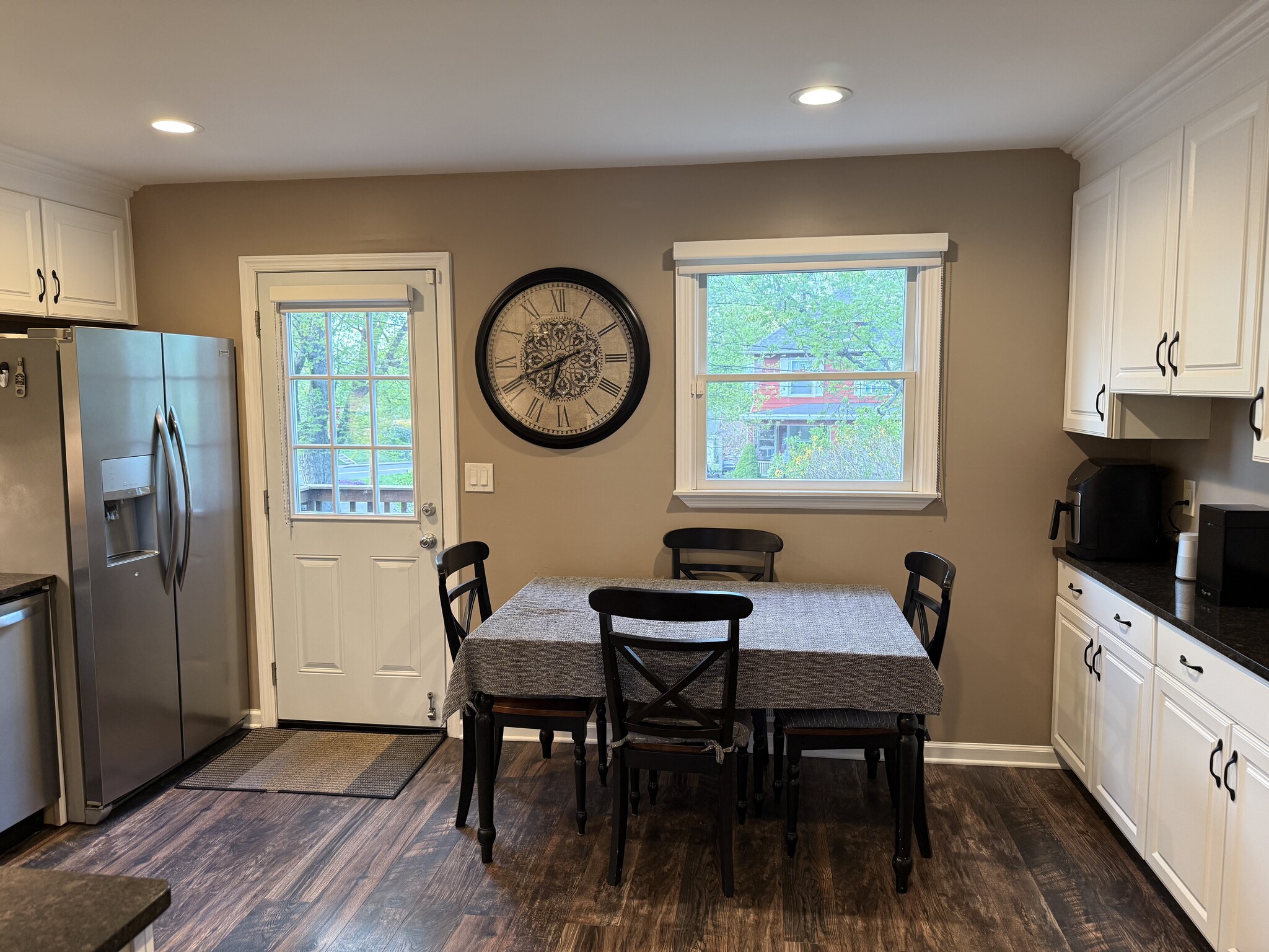 Building Photo - 118 N Bridge St