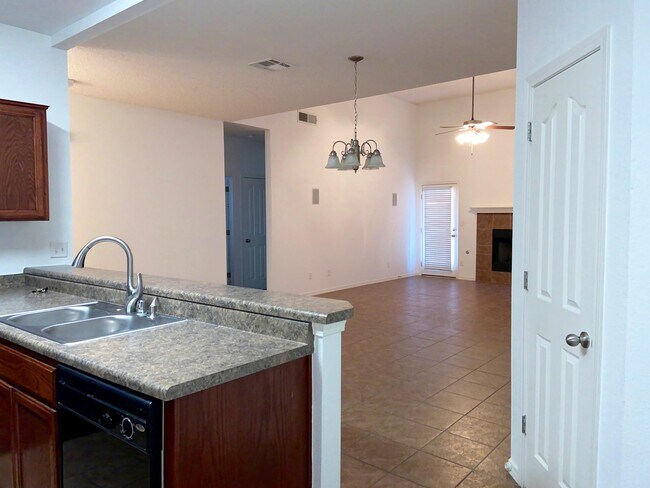 Building Photo - 1470 Senda Del Sol Ln