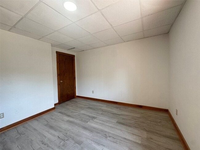 Building Photo - 126 Robinson St