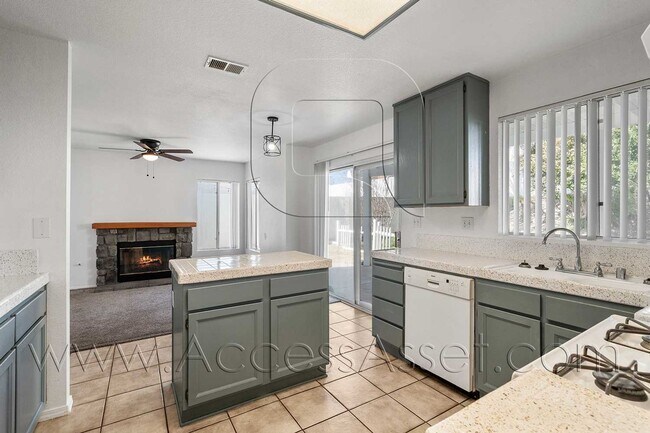 Building Photo - Charming 4/Bed 3/Bath Home In The Heart Of...