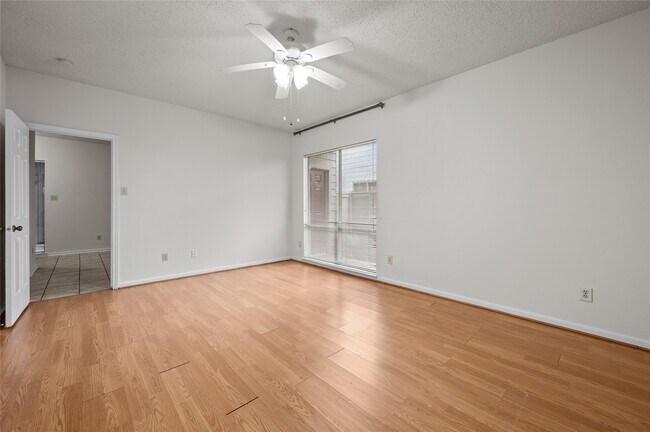 Building Photo - 5718 Val Verde St