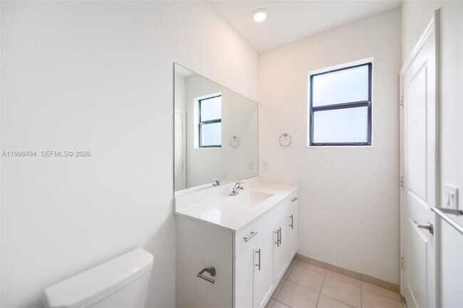 Building Photo - 640 NE 207th St