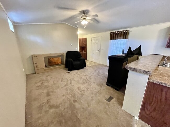 Building Photo - 129 Bonanza Dr