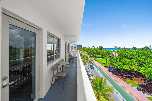 Building Photo - 1024 Ocean Dr