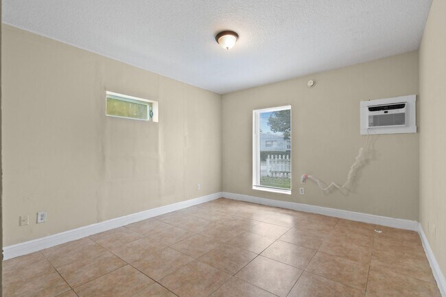 Building Photo - 3721 Henry Ave