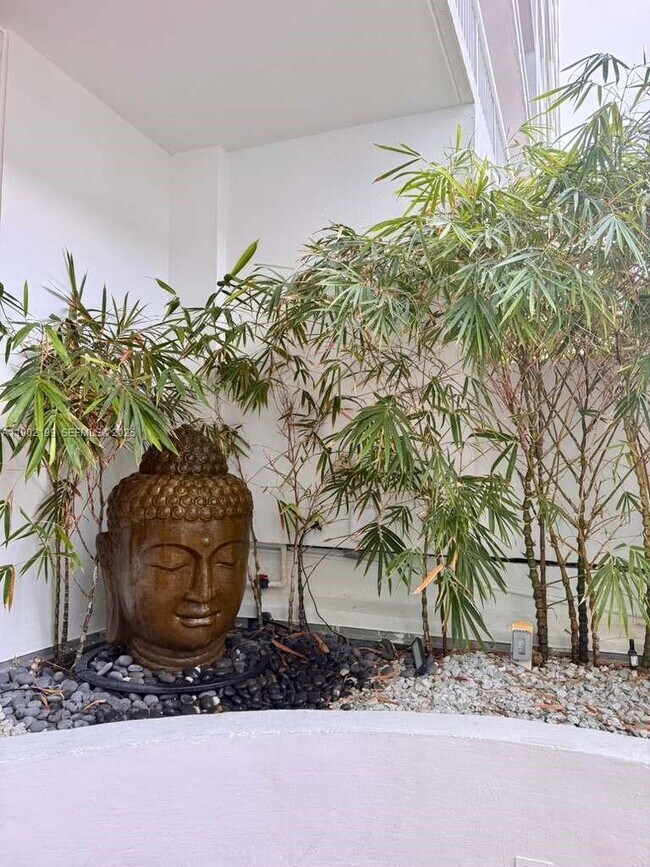 Building Photo - 5401 Collins Ave