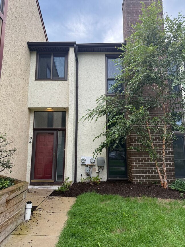 Building Photo - 94 Palace Ct
