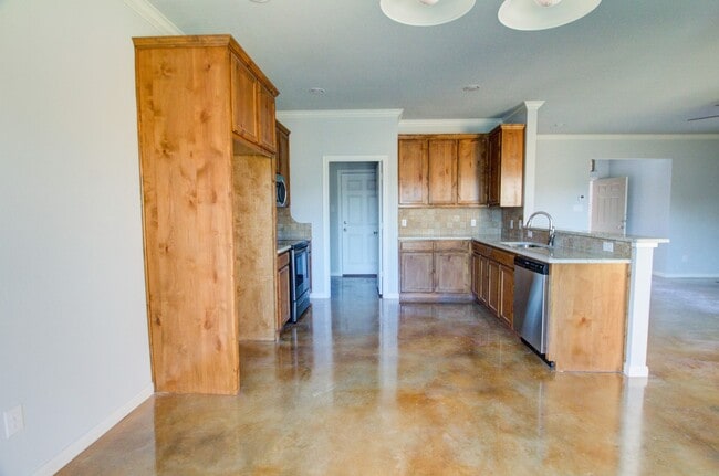 Building Photo - China Spring 4-Bedroom