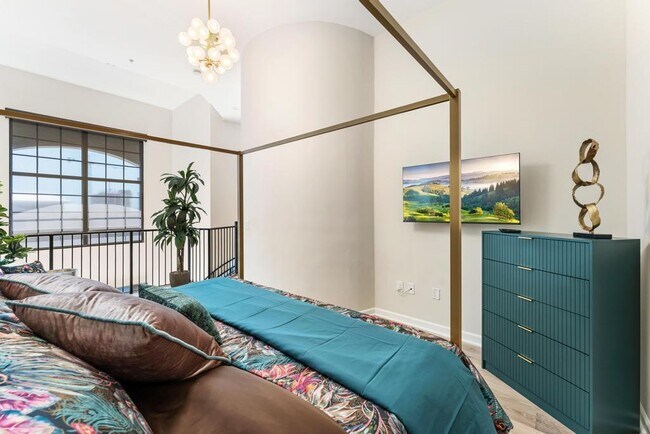 Building Photo - 801 S Olive Ave