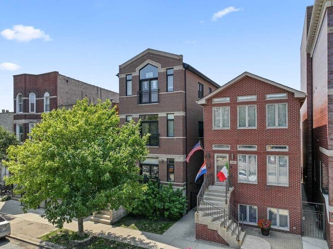 Primary Photo - 3106 S Wells St