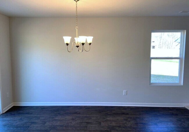 Building Photo - Beautiful 3 Bedroom, 2 1/2 Bathroom Home off Robinhood Rd in Winston!