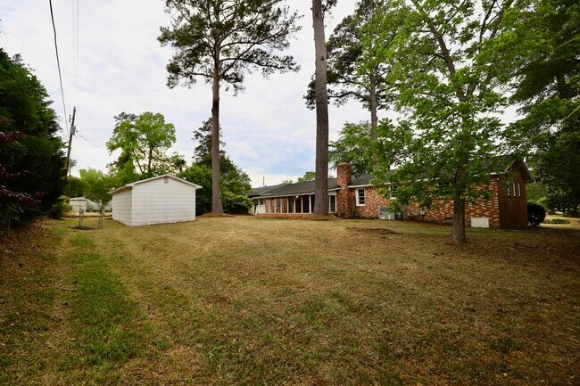 Building Photo - 1912 Dominion Dr