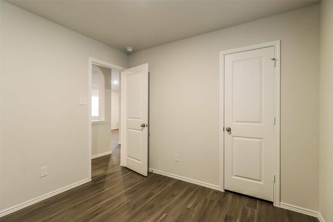 Building Photo - 2424 Copper Cyn Dr