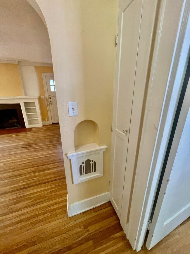 Building Photo - 1715 S Kimbrough Ave