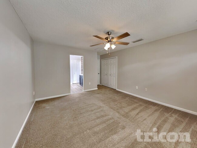 Building Photo - 2450 Creekfront Dr