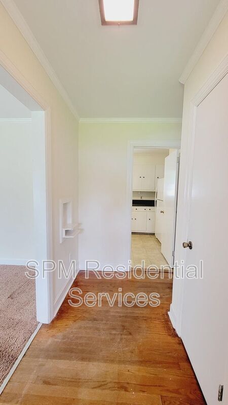 Building Photo - 2512 Castle Hayne Rd