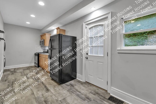 Building Photo - 105 Mariner St