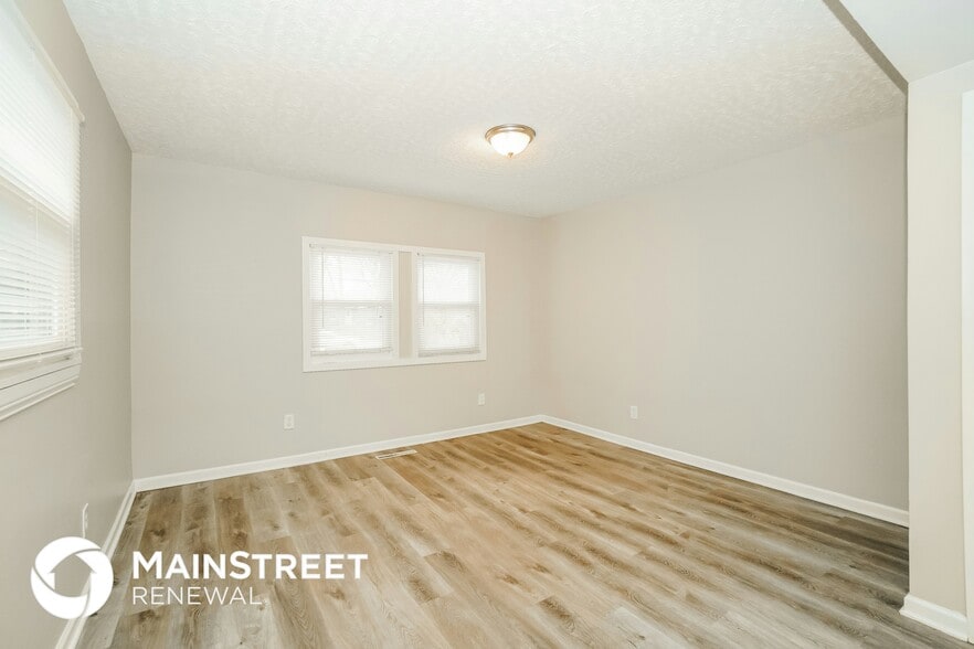 Building Photo - 4728 E Livingston Ave