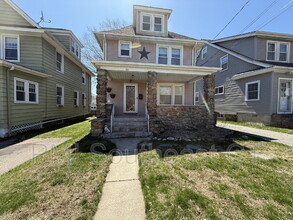 Building Photo - 86 School St