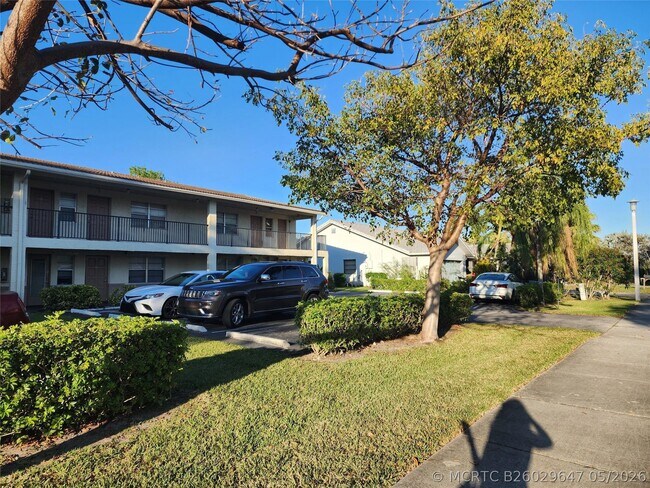 Building Photo - 8705 NW 38th Dr