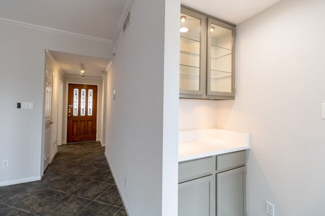 Building Photo - South Austin Gem: Cozy 2BR Home with Stunning Downtown Views, Minutes from Barton Creek Greenbelt!