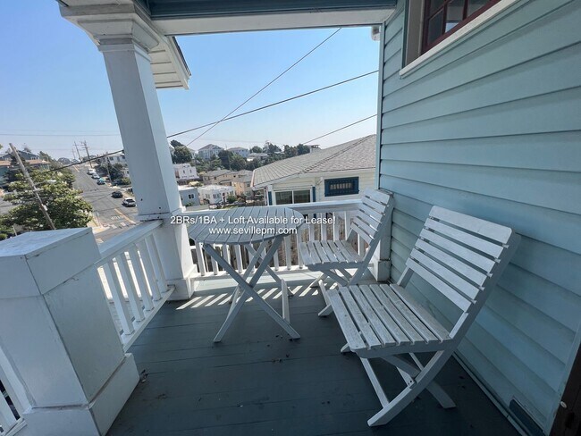 Building Photo - CHARMING 2 BEDROOM /1 BATHROOM HOME W/LOTS...