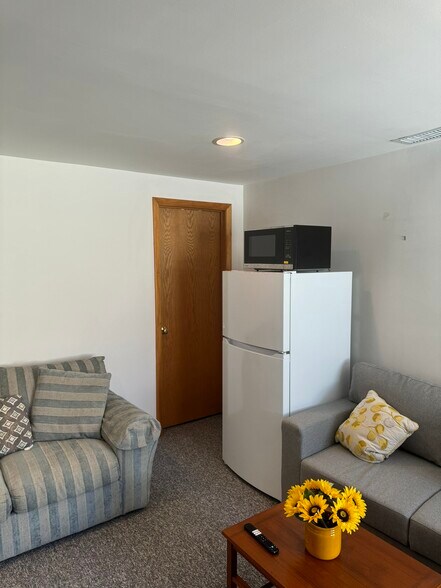 Building Photo - 7S485 Lynn Dr