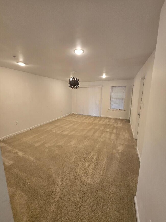 Building Photo - Great Townhouse in Pasadena Maryland