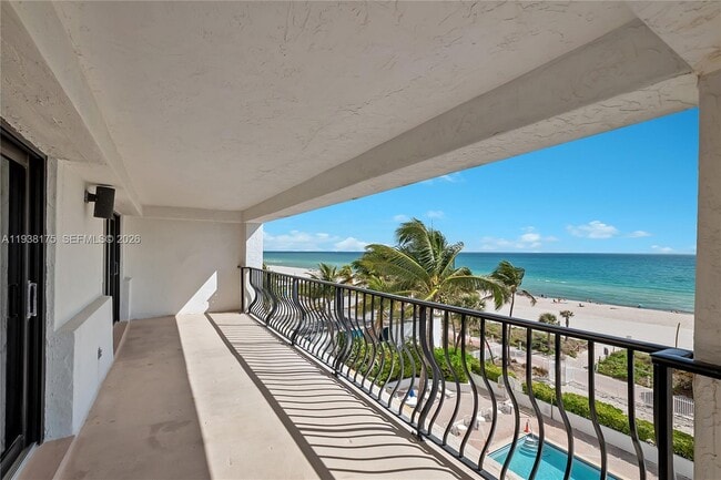 Building Photo - 5415 Collins Ave