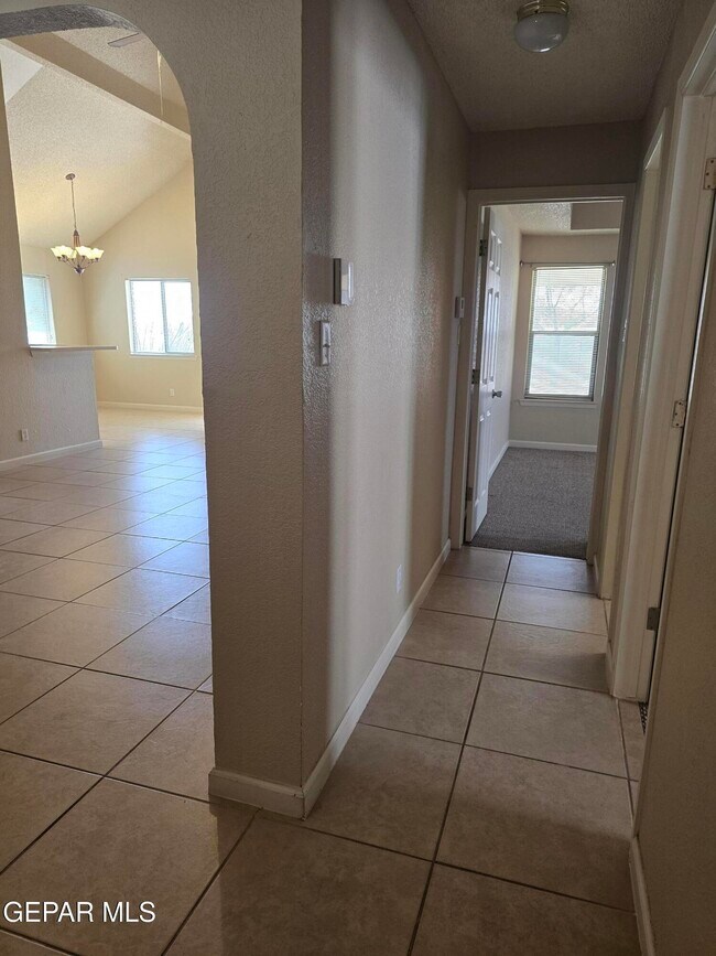 Building Photo - 1025 Desierto Luna St