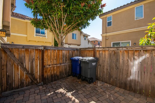 Building Photo - 3BD Home in the Belmount Community of San ...