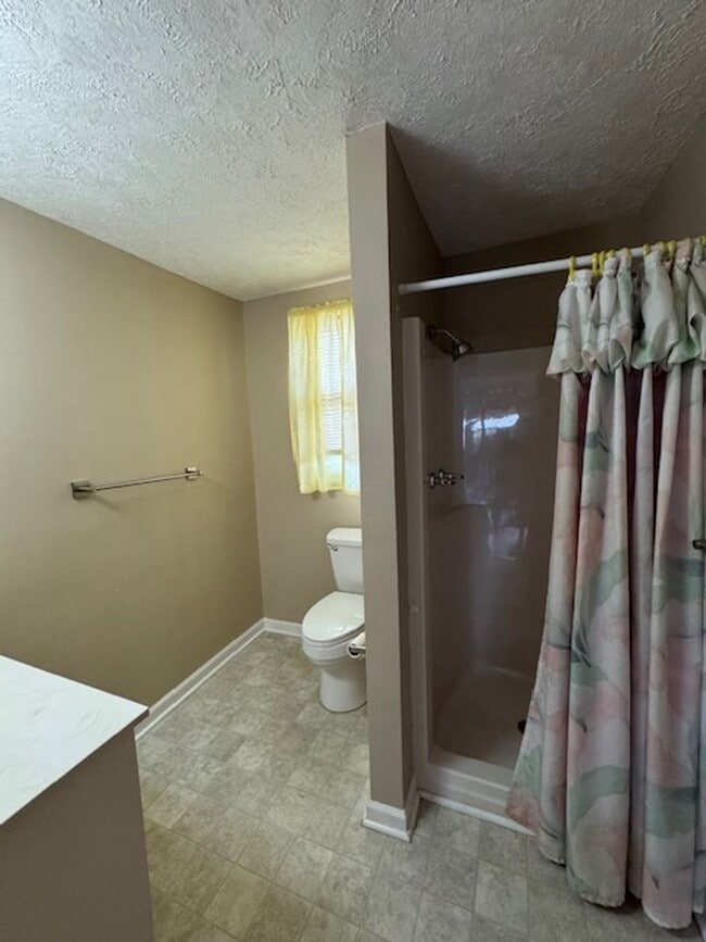 Building Photo - 709 Luther Dr