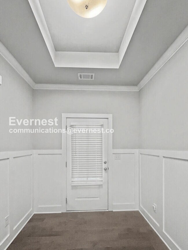 Building Photo - 8365 Loch Lomand Ln