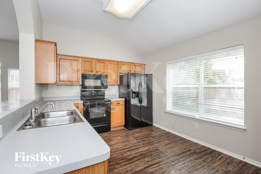 Building Photo - 2508 Esquire Dr