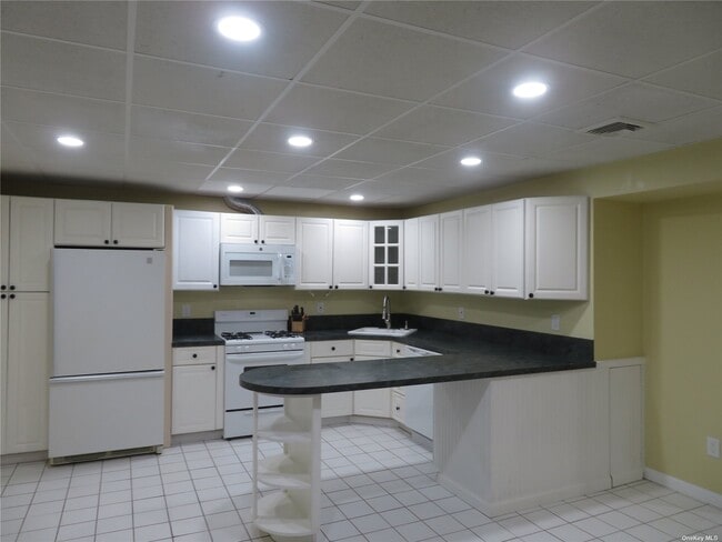 Building Photo - 33 Pine Cone Ln