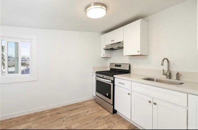 Building Photo - 1563 W 23rd St