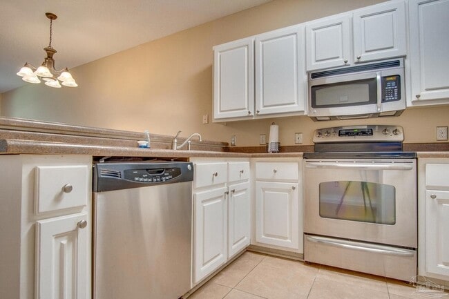Building Photo - 2741 Bay Club Dr