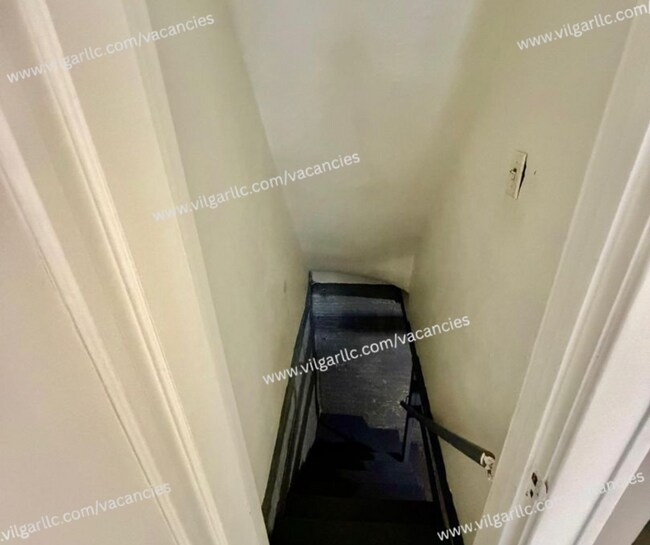 Building Photo - 3 Large Bedrooms • 1 Full Bathroom. A clean, spacious home ready for immediate move-in.