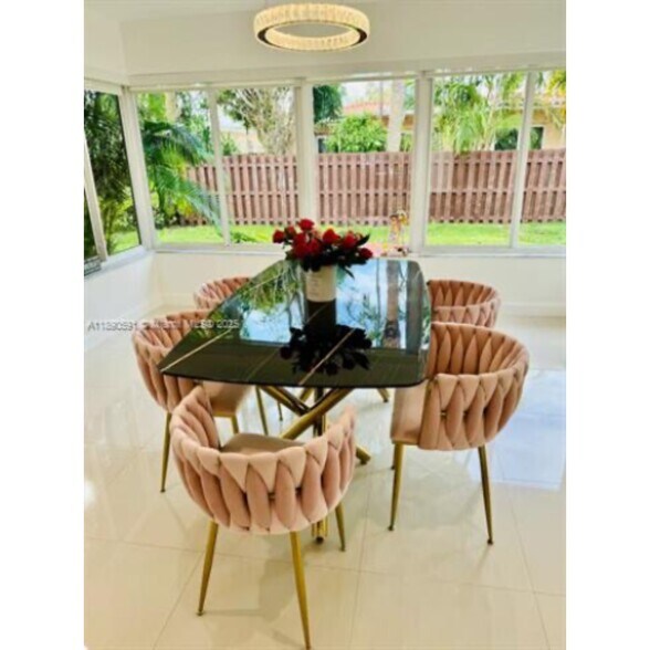 Building Photo - 9240 Byron Ave