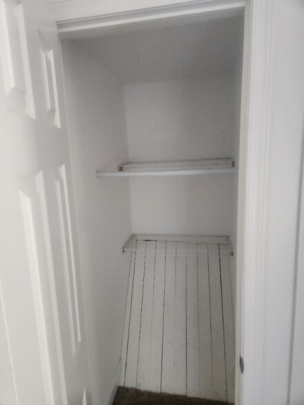 Building Photo - 948 W Main St