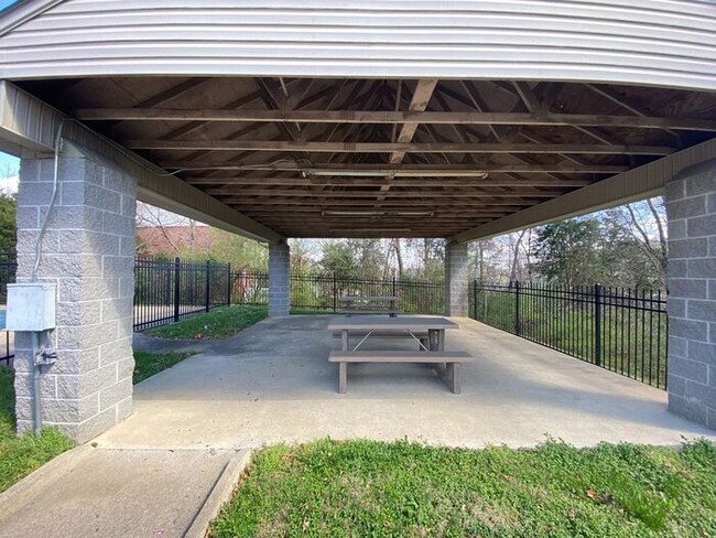 Building Photo - Now Available - 2 Bed 2 Bath House in Brit...