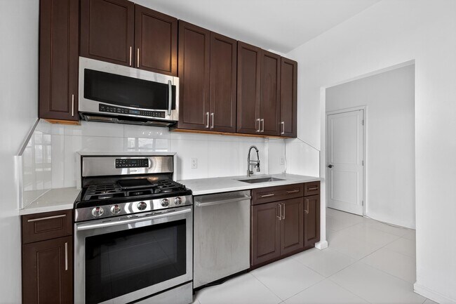 Building Photo - 104 Palisade Ave