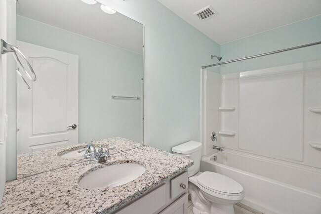 Building Photo - 202 N Sydney Ct