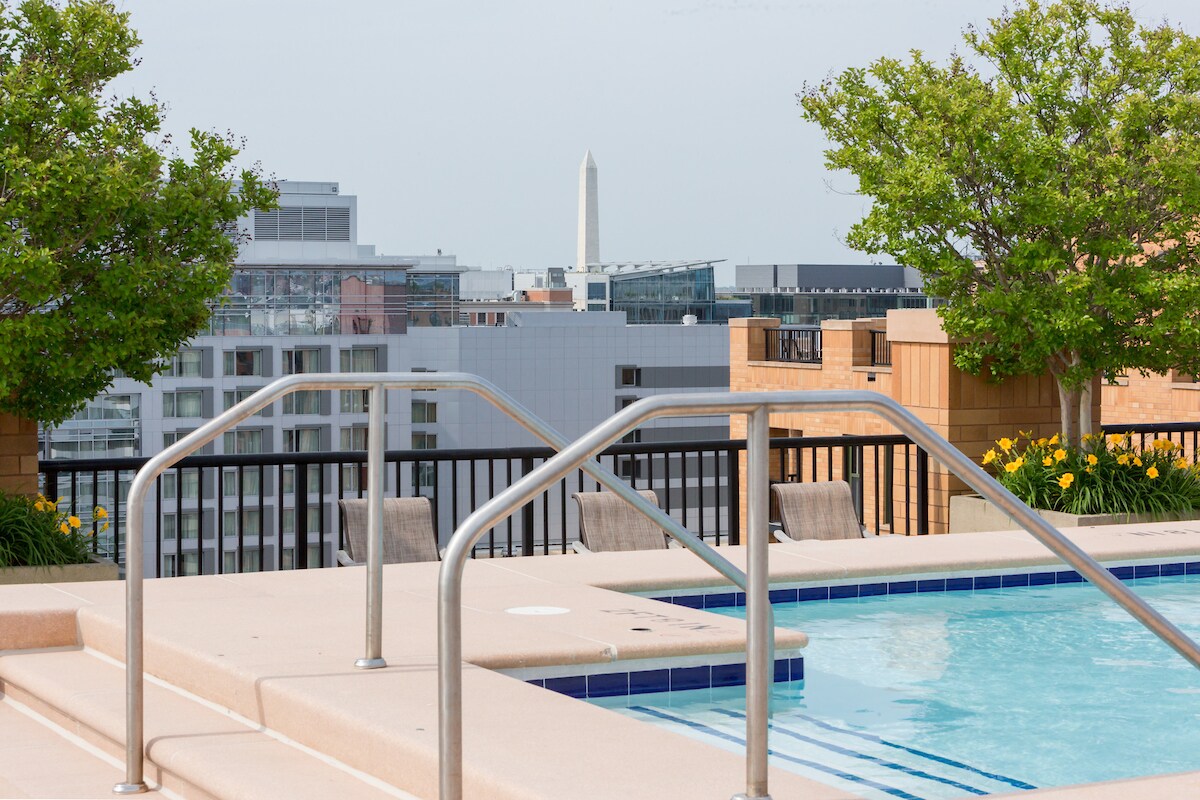Building Photo - 910 M St NW