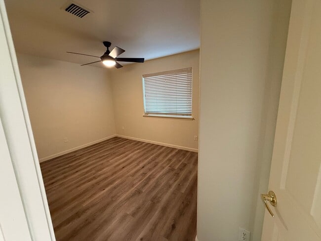 Building Photo - Updated Rental Available Now!