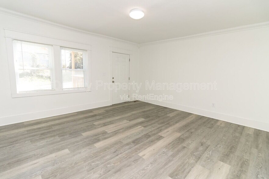 Building Photo - 1203 Rockway Dr